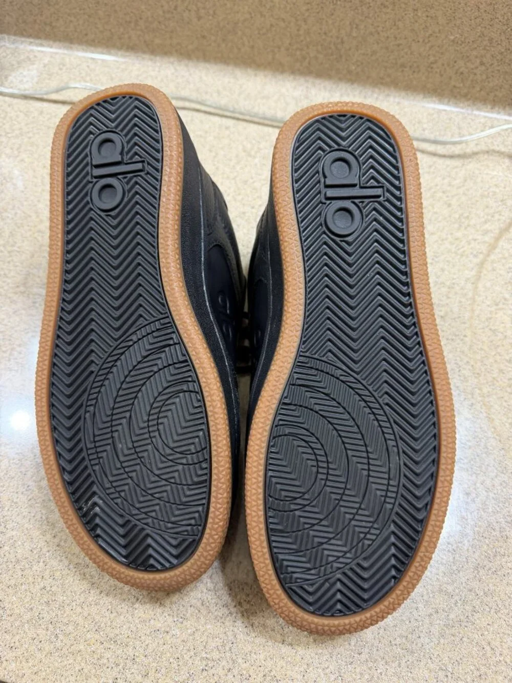 Black ALO size 7.5 Men size 9 Women Unisex Sneakers New without box or tags